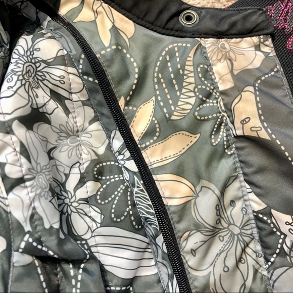 Speed and strength black/pink w/bling motorcycle jacket & matching chaps - Picture 16 of 16